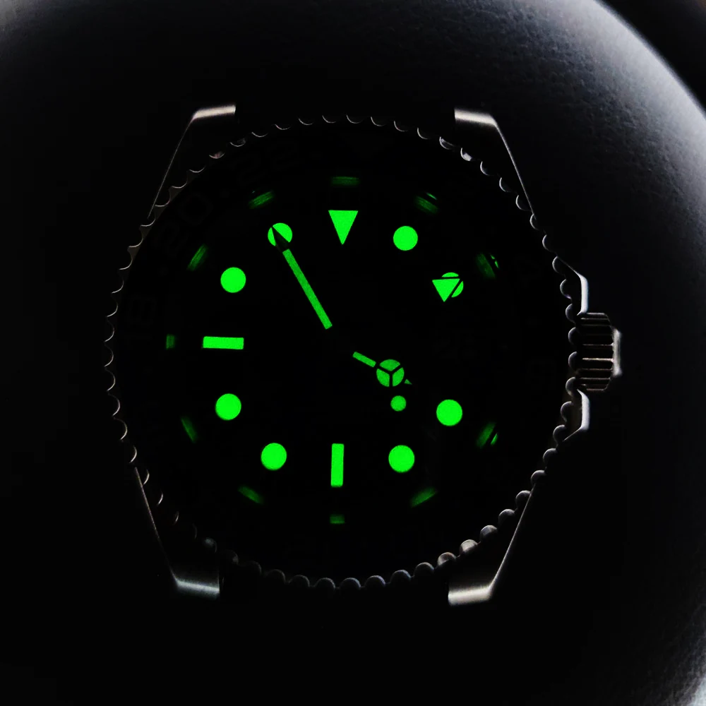 Корпус GMT Механизм NH34 Сапфировое стекло C3 Зеленые светящиеся часы GMT Циферблат из нержавеющей стали 316L S 3